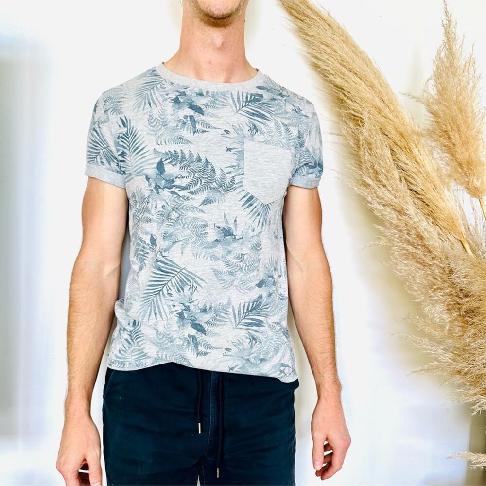 MENS H&M DIVIDED Grey Blue Tropical Floral Pocket Short Sleeve Tee Shirt Top M